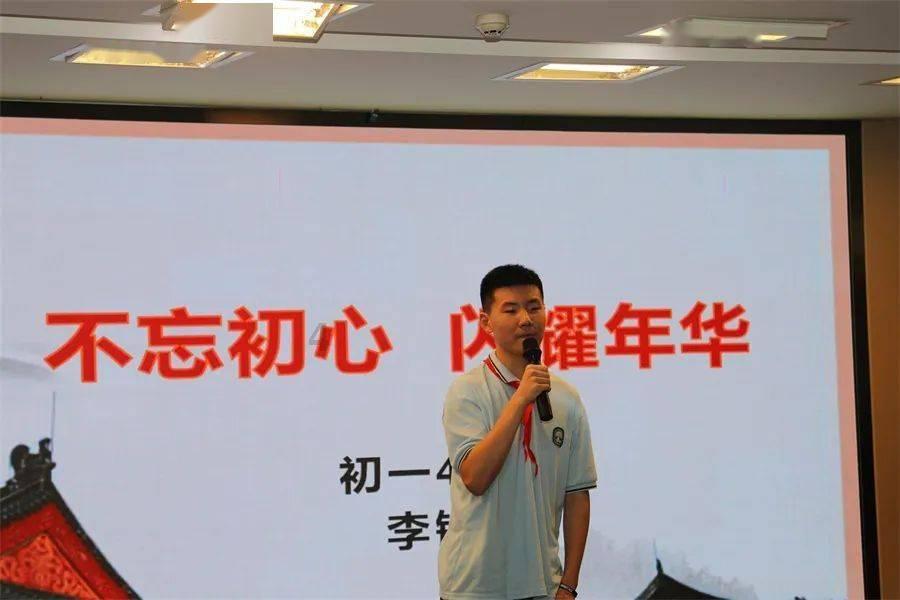 13岁女孩路边被狗扑身打疫苗花700多，店方拒不承认，家长怒曝监控