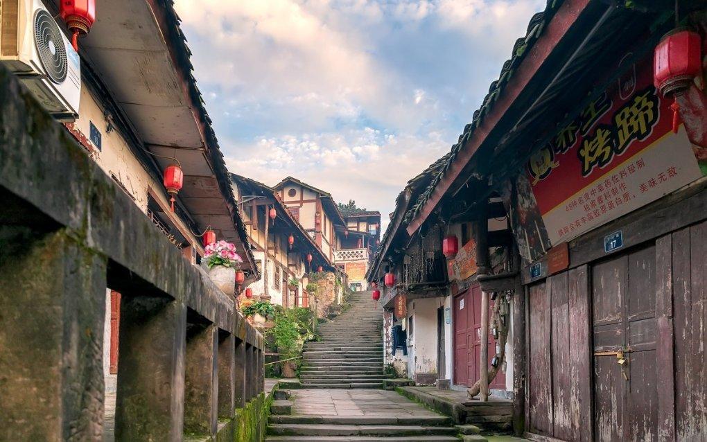 伊朗中部城市工业园区传出巨大爆炸声